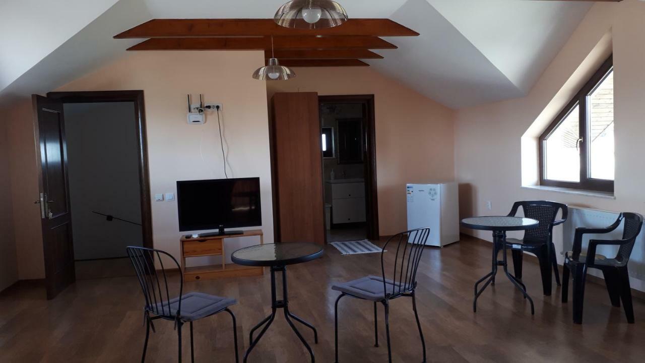 Vila "Livia" Hotel เตคีร์กิโอล ภายนอก รูปภาพ